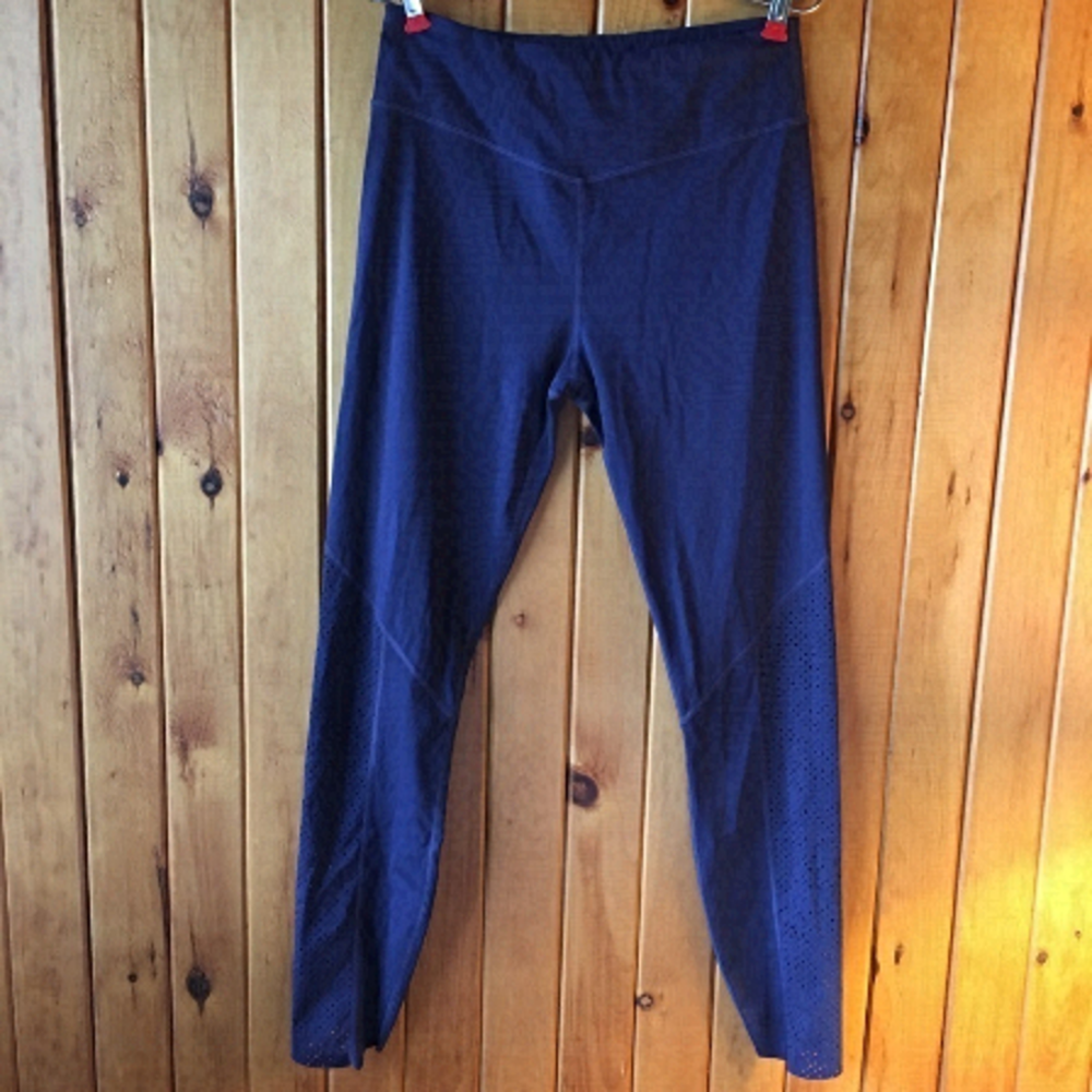 Varley 7/8 length leggings mid rise dark blue perforated detail on legs.